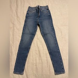 Topshop ‘Jamie’ Jeans in Medium Blue with Bum Rip size W28/L32